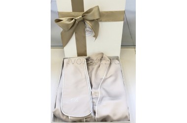 Женский халат из тенселя жемчужного цвета в подарочной коробке.